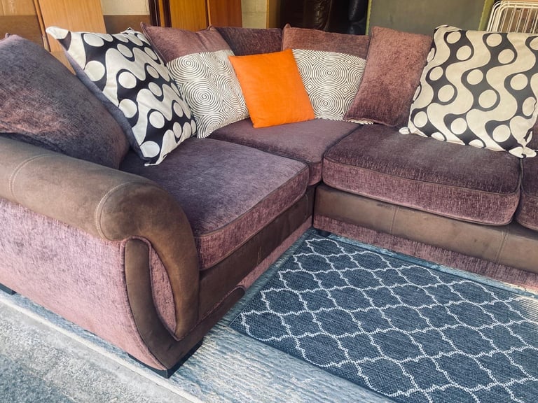DFS CORNER SOFA VGC - DELIVERY AVAILABLE 