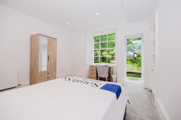 Incredible, 5 bedroom, HMO pending flat on Castle Terrace– available NOW