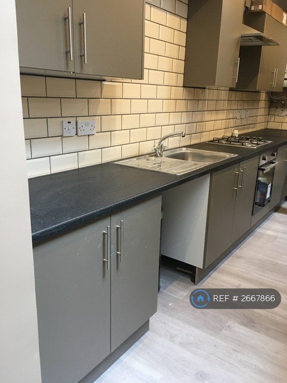 1 bedroom flat in Dimsdale Parade, Newcastle, ST5 (1 bed) (#2667866)