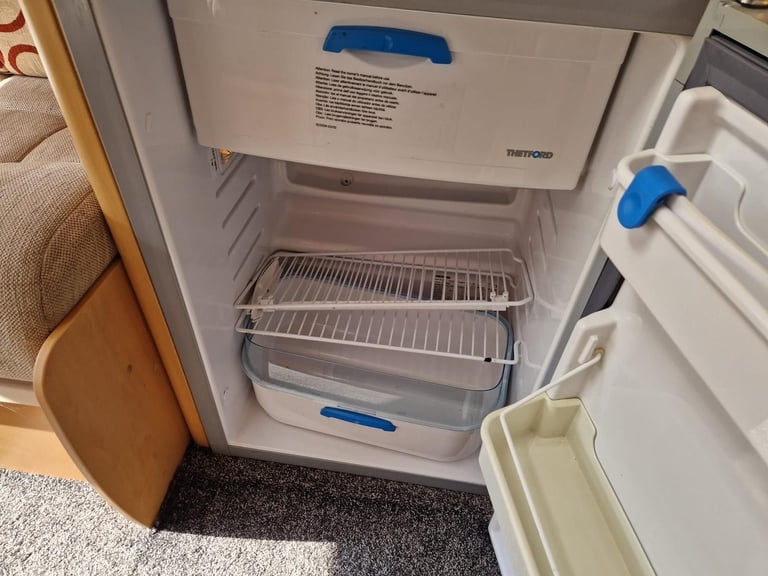 2010 Elddis Lunar XPlore 452 Single Axle 2 Berth Motor Mover Large Rear Bathroom