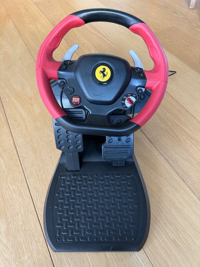 Thrustmaster Ferrari 458 Spider Steering wheel with foot pedals - Red- Black