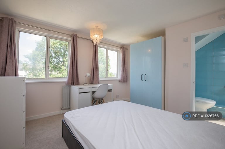 6 bedroom house in Rupert Road, Guildford, GU2 (6 bed) (#1326756)