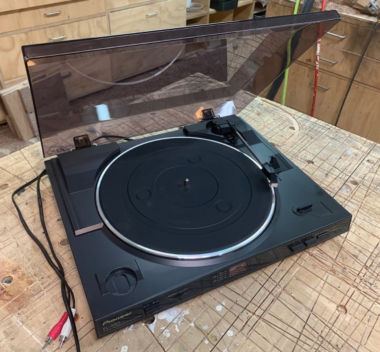 Pioneer PL-990 Automatic Turntable with built in pre-amp