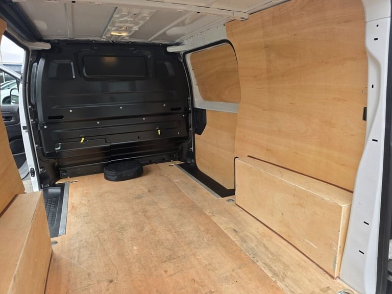 2023 Citroen Dispatch E 1000 75 kWh Enterprise M in white, 12,000 miles, full service history, 1 ...