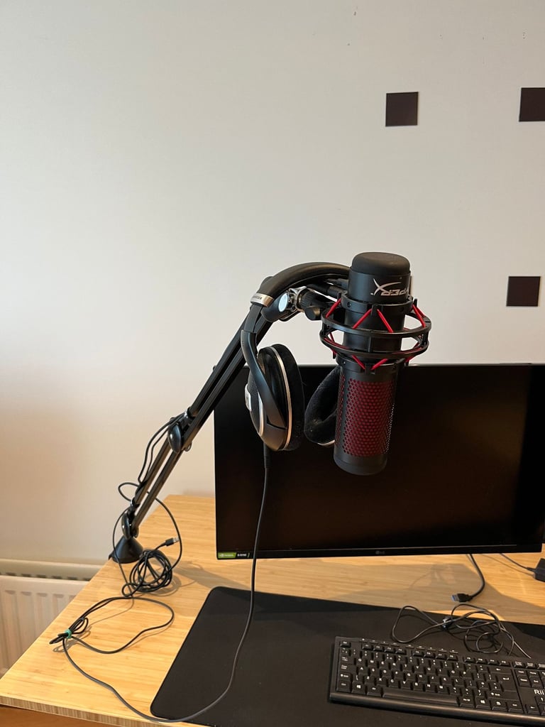 HyperX QuadCast Standalone Microphone with RØDE PSA1 Studio Arm bundle