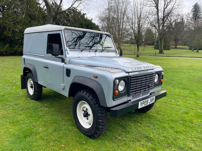 2009 (09) LAND ROVER DEFENDER 90 2.4 TDCi HARD TOP VAN 4X4 SILVER