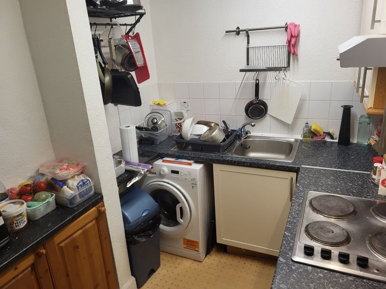 Room to rent in Leith near Leith walk and tram