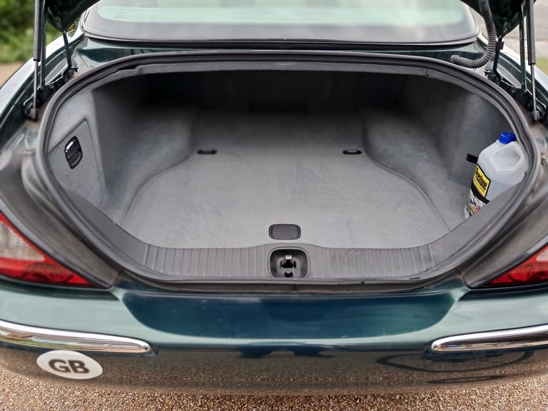 Jaguar XJ 350 SE 3.0 Petrol V6, Metallic Jaguar Racing Green, Full year no advisory MoT