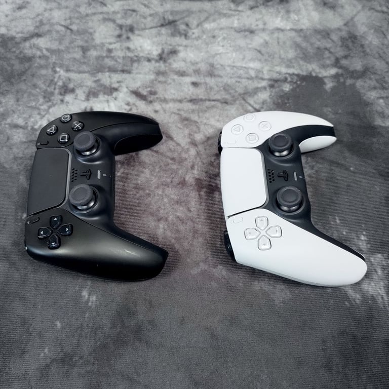 SONY PlayStation 5 - Disc Edition (CFI-1016A) 2 Controllers + Dbrand Darkplates + Damascus Holo Red