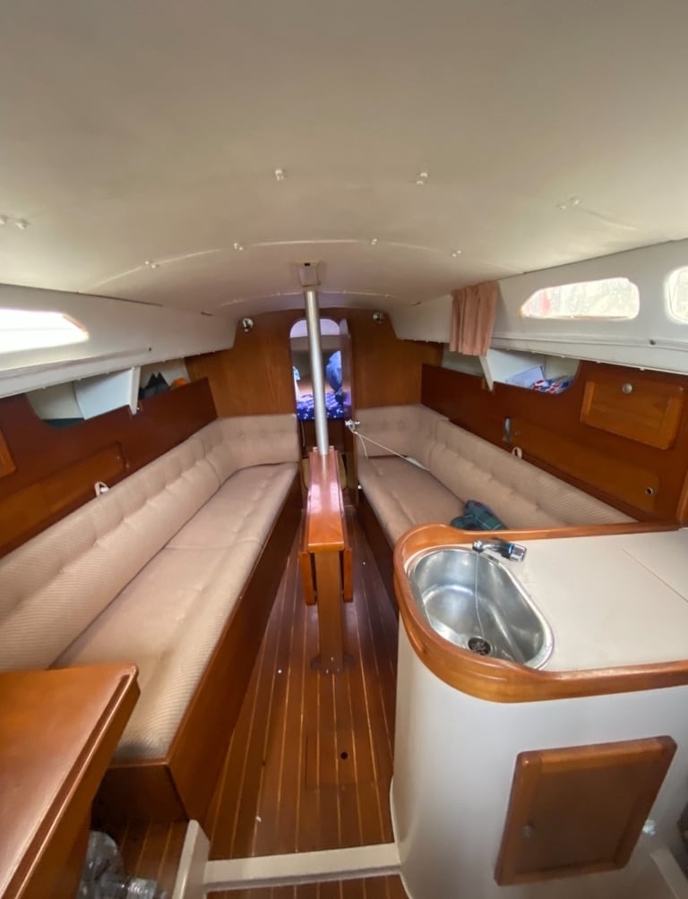 Free storage Hunter horizon 30 sailboat boat bilge keel yacht 