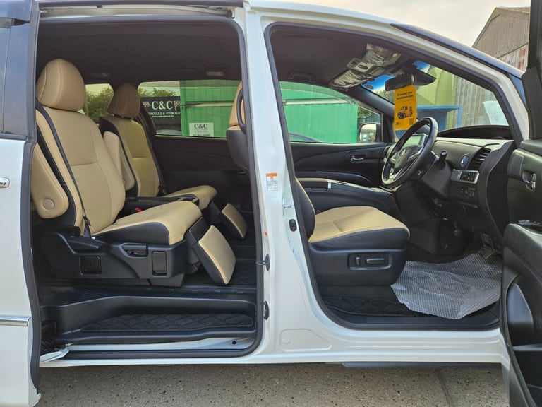 2017 Toyota Estima Aeras Premium leather pack  MPV Hybrid Electric Manual