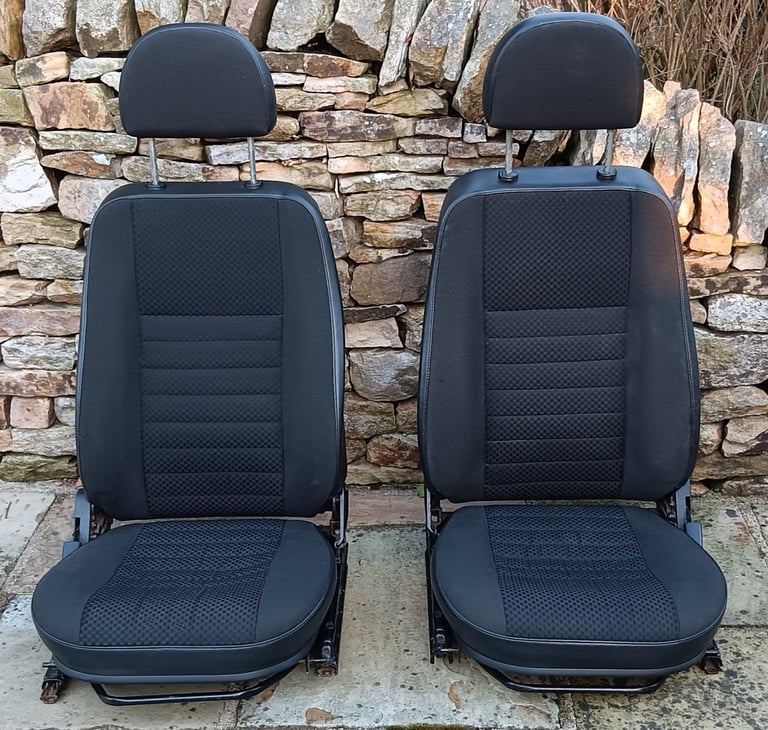 Land Rover Defender 90 110 Front Seats pair Mondus fabric PUMA TDCI Drivers Passenger