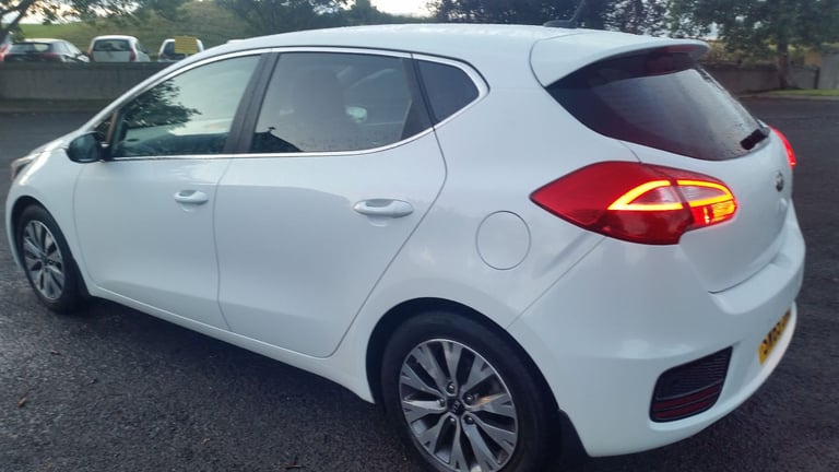 *!*BEAUTIFUL*!* NOV 2015 Kia Ceed 3 ISG 1.6 DIESEL **FULL YEARS MOT** 9 SERVICE STAMPS £20 ROAD TAX
