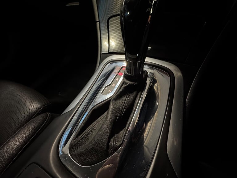 2015 Vauxhall Insignia 2.0 CDTi SRi Nav Sports Tourer Auto Euro 5 5dr Estate Diesel Automatic