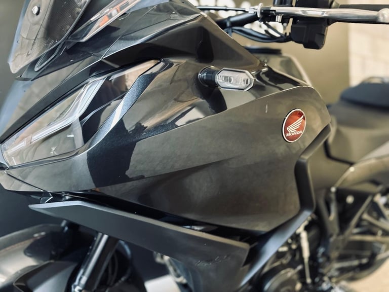 STUNNING ONE OWNER 2023/23 HONDA NT1100 MOTORCYCLE 