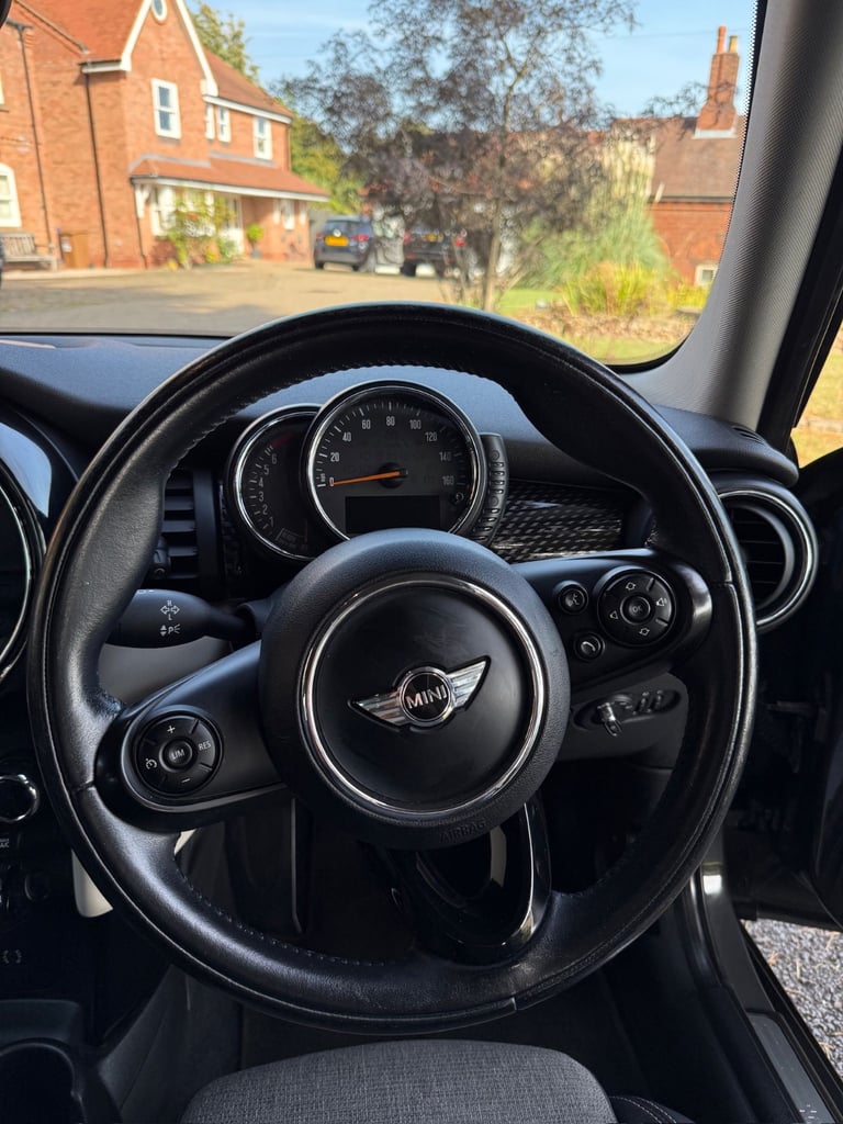 Mini, HATCHBACK, Hatchback, 2015, Manual, 1998 (cc), 5 doors. ULEZ compliant. Low mileage 