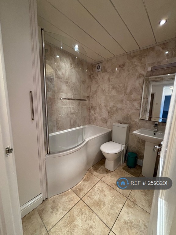 2 bedroom flat in Verdala Park, Liverpool, L18 (2 bed) (#2593201)