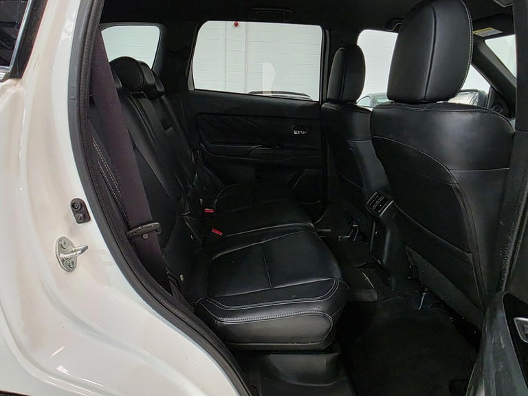 2019 Mitsubishi Outlander 2.4h TwinMotor 13.8kWh 4hs CVT 4WD Euro 6 (s/s) 5dr ESTATE Petrol/Elect...