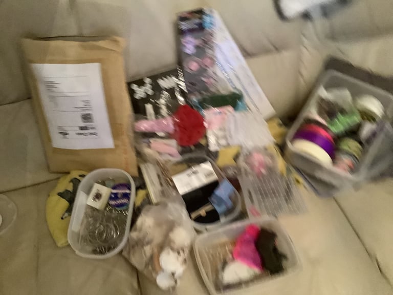 image for LARGE COLLECTION OF CRAFT ITEMS. 