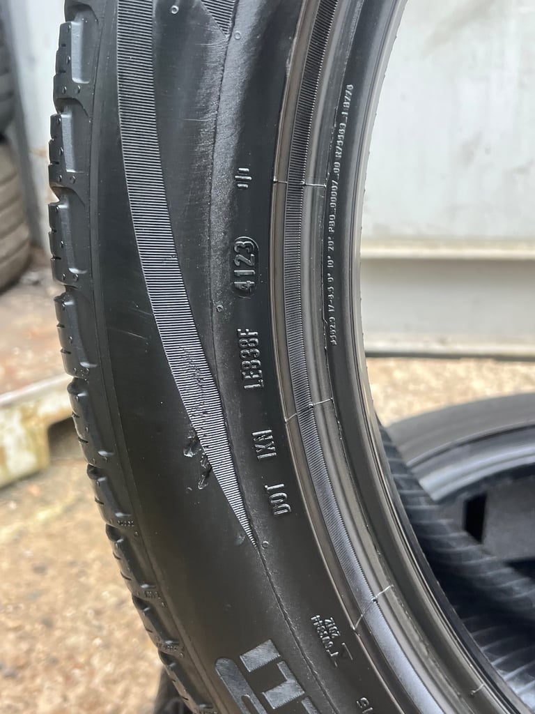 265 45 21 104W MICHELIN LATITUDE TOUR HP JLR M+S 5-6mm PART WORN