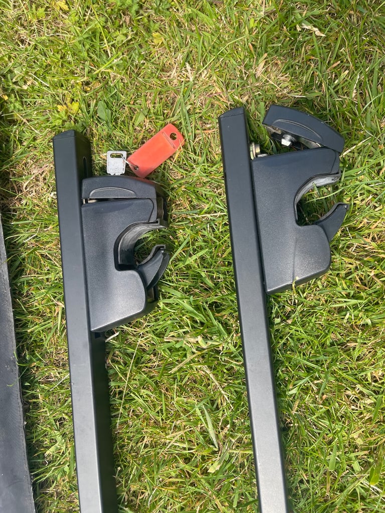 Roof bars from Land Rover Freelander (will fit other makes)