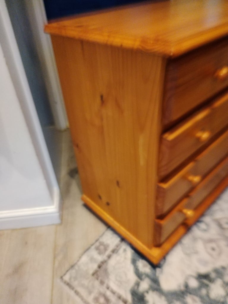 Pine Chest of drawers 