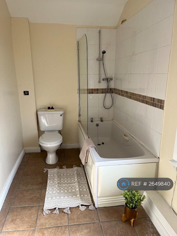 1 bedroom flat in Azalea Terrace North, Sunderland, SR2 (1 bed) (#2649840)