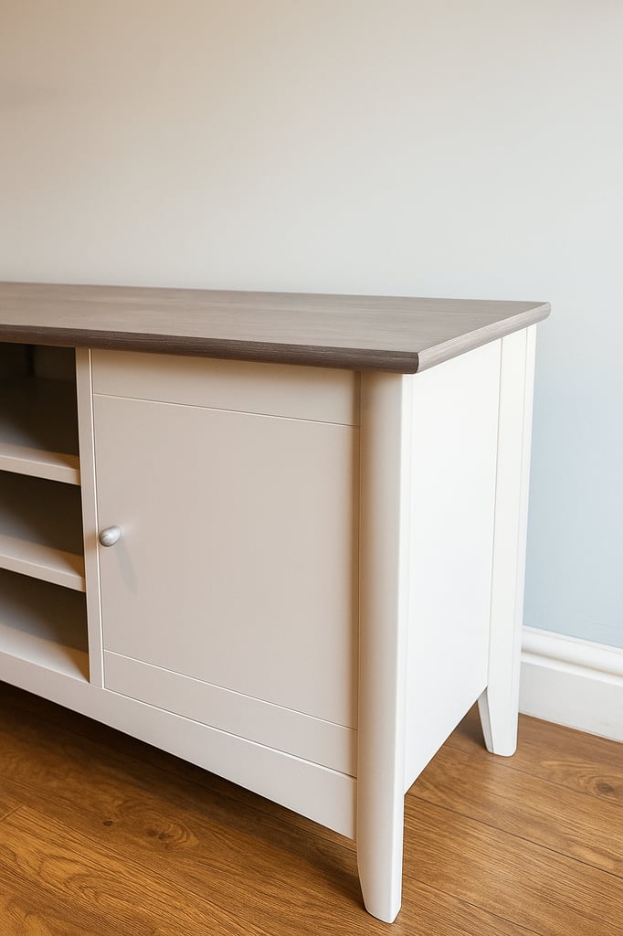 Cream & Oak-Effect TV Stand – Immaculate Condition – Collection or Local Delivery