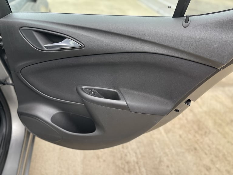 VAUXHALL ASTRA 1.4 i SRi 2017