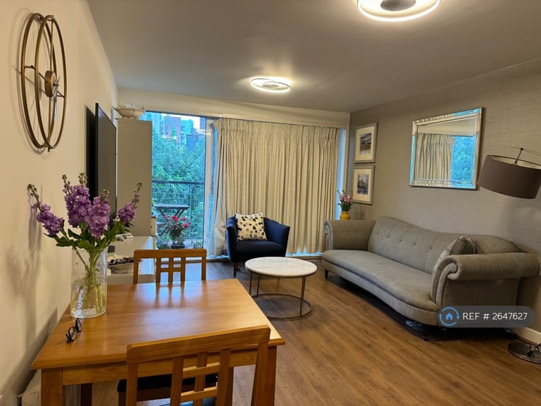image for 2 bedroom flat in Tarves Way, London, SE10 (2 bed) (#2647627)