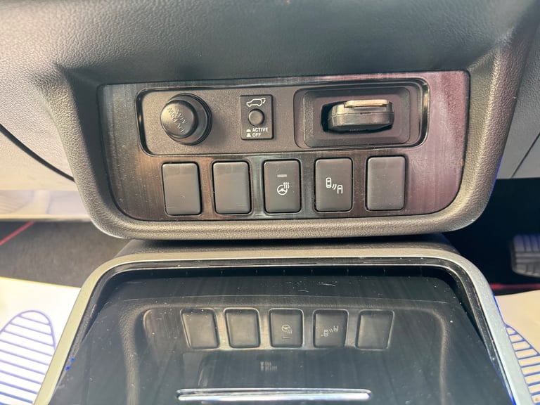 Mitsubishi, OUTLANDER, Estate, 2017, Other, 1998 (cc), 5 doors