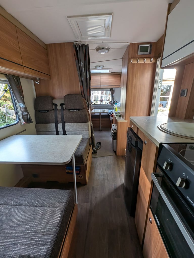 2014 Swift Escape 686 – 6 Berth, 6 Belted Seats – Adventure-Ready Family Motorhome
