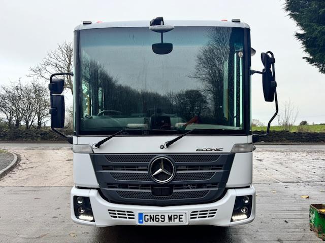 2019 69 Mercedes Econic 3235 E6 8x4 rear steer steel tipper epsilon crane & grab