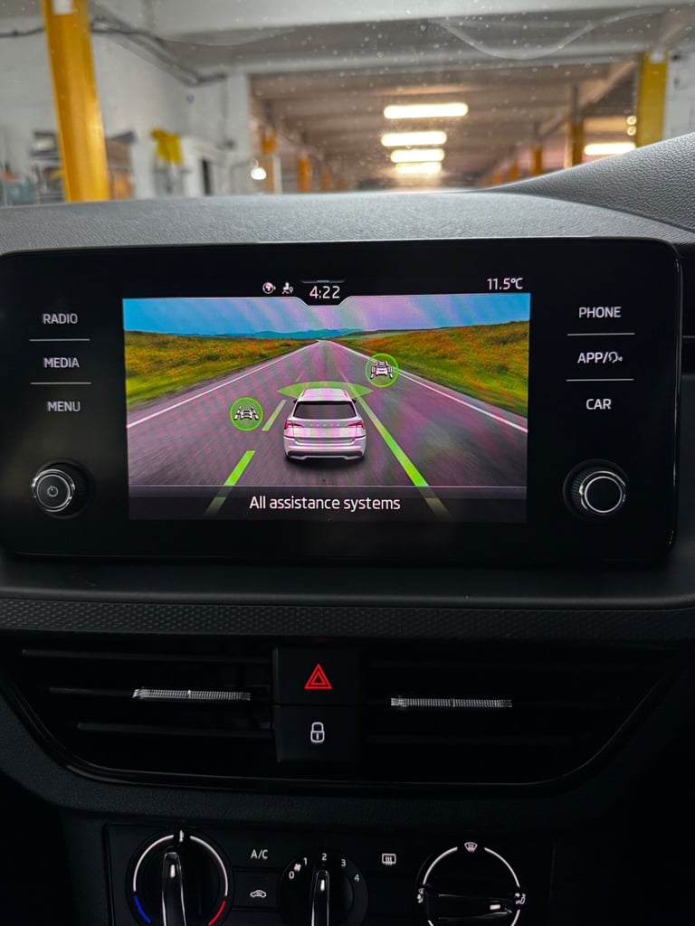 One Owner | Rear parking sensors| Apple Car play