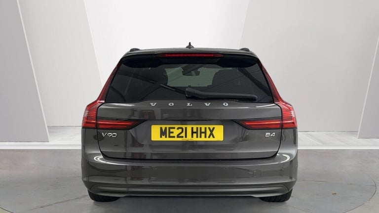 2021 Volvo V90 Momentum, B4 mild hybrid Estate Petrol Automatic