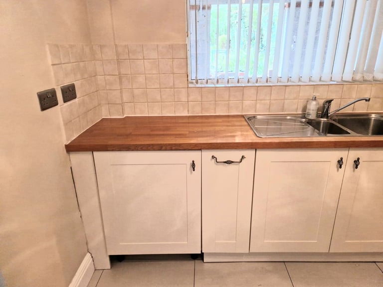 Kitchen units for sale Howdens Burford Cream 