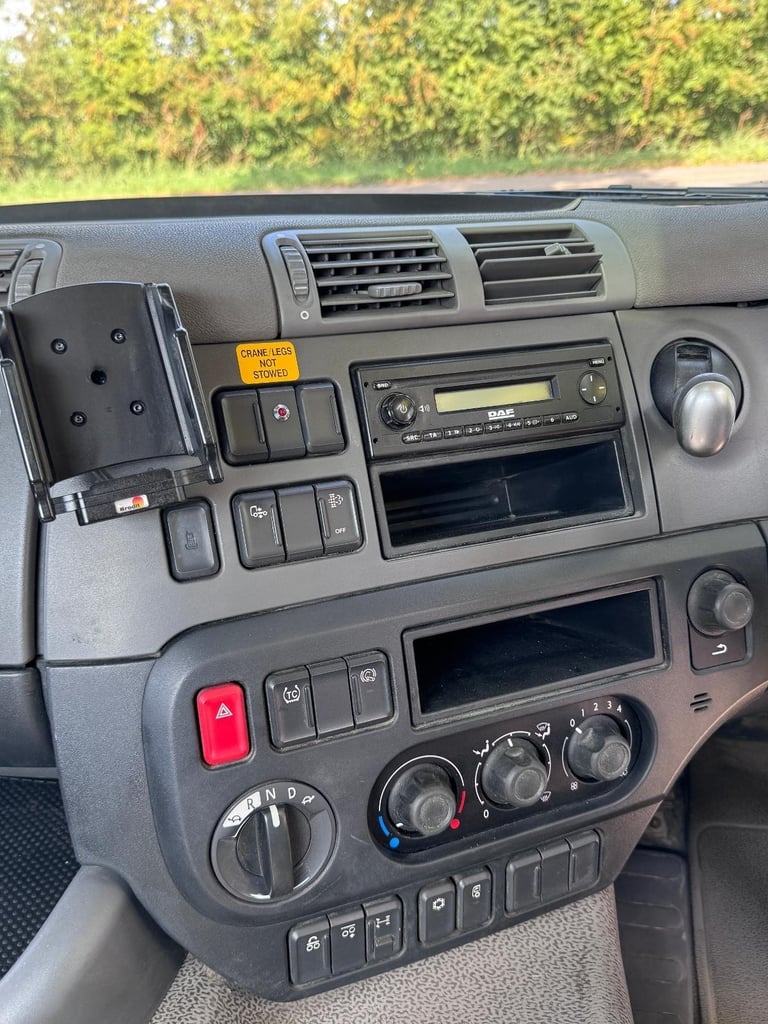 2015 DAF CF 75.330 D/S WITH HMF 1430 CRANE
