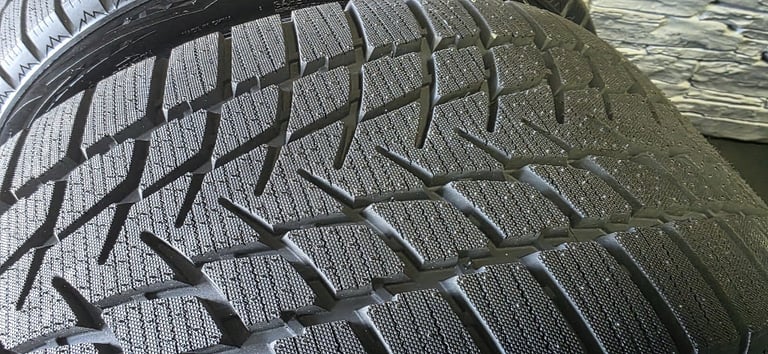 Mercedes Genuine AMG 19 alloy wheels + 4 x tyres 245 40 19 / 275 35 19 All Season