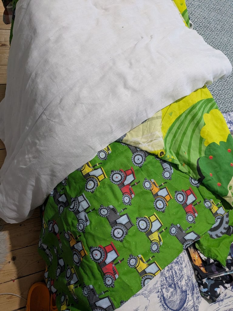 Harry Corry toddler duvet set & duvet (and 4 other duvet sets) - free