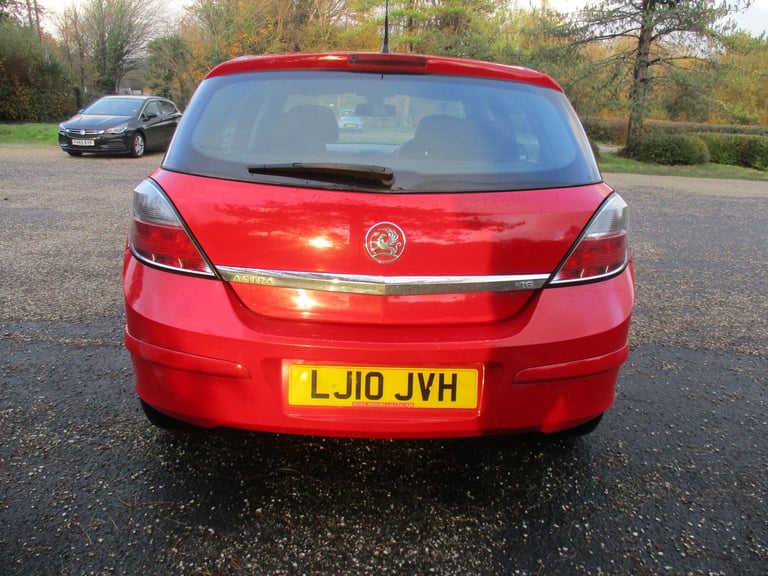 VAUXHALL ASTRA 1.6 PETROL 5 DOOR. 12 MONTHS MOT. RECENT SERVICE. TIMING BELT DONE.