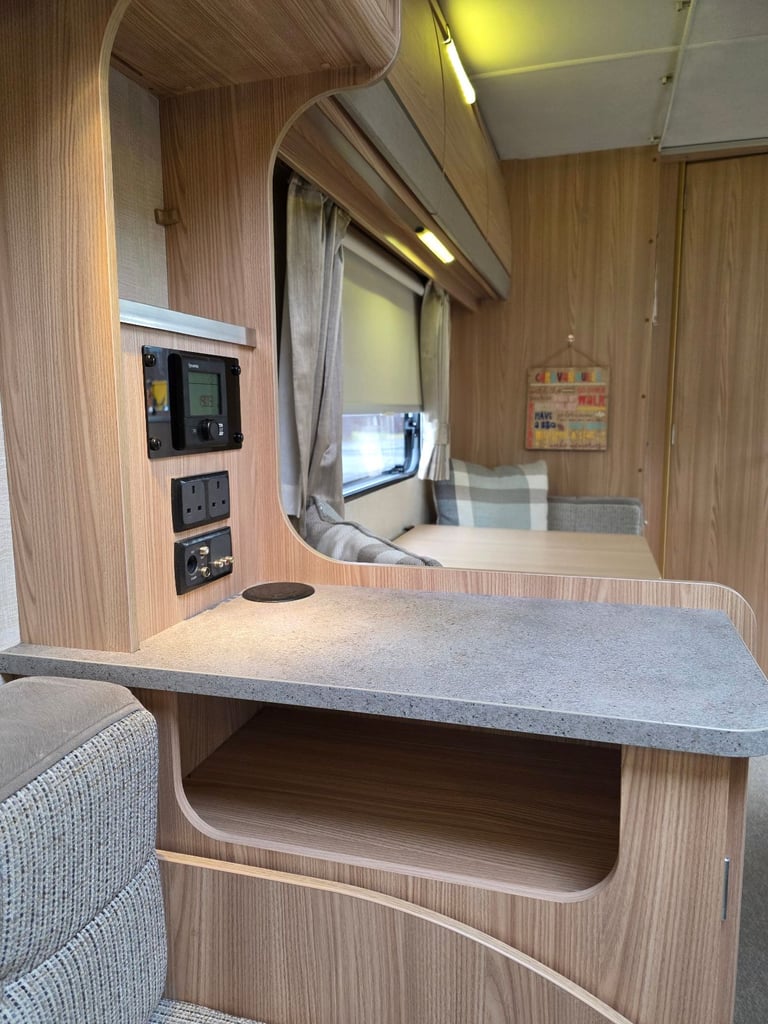 2013 coachman amara 520/4 motor mover extras