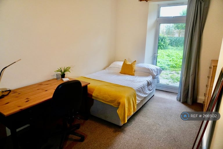 3 bedroom flat in Waverley Road, Redland, BS6 (3 bed) (#2665132)