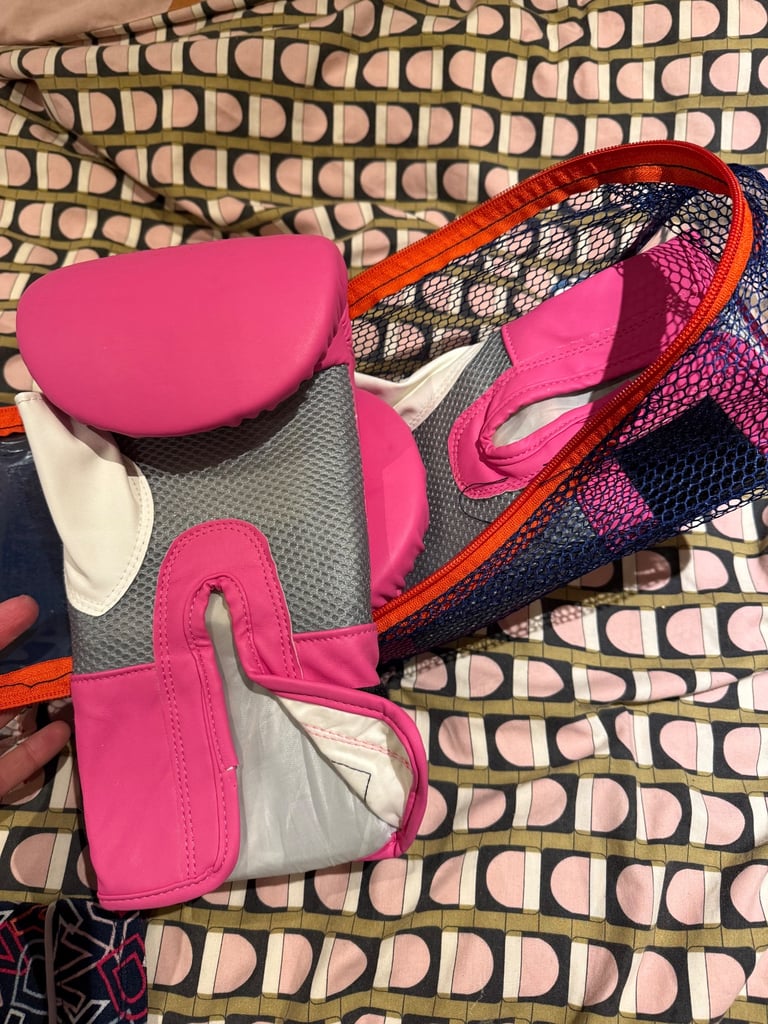 Pink women’s boxing gloves