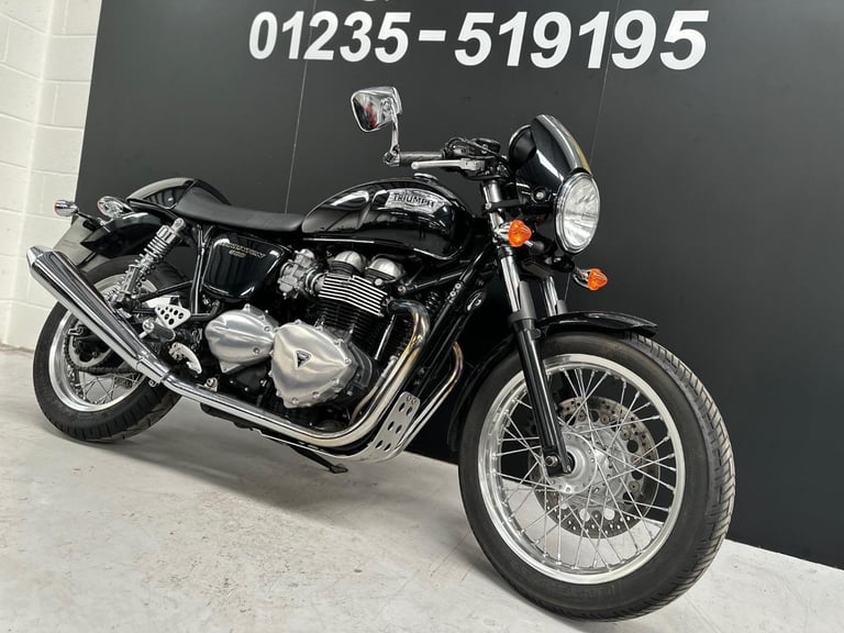 STUNNING LOW MILEAGE 2015/15 TRIUMPH THRUXTON MOTORCYCLE 