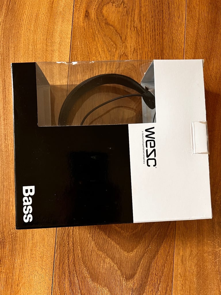 image for Bass headphones wired