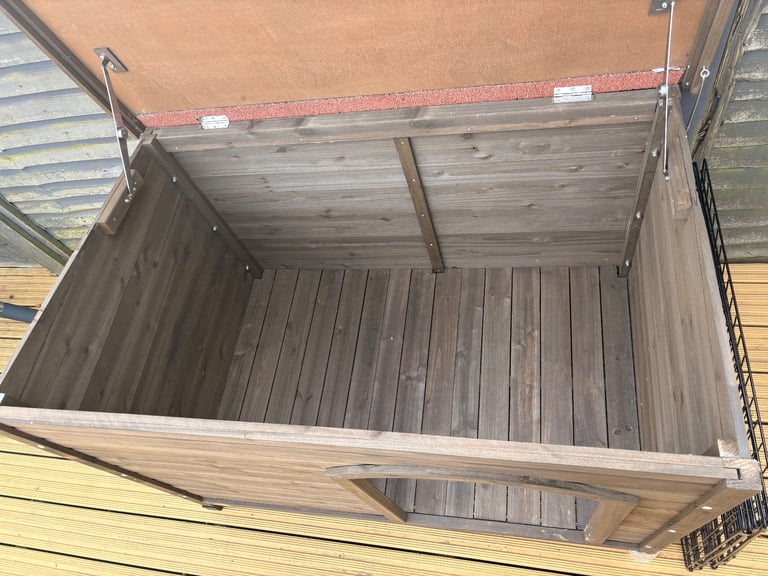 Cheeko - Flat Roof Dog Cabin 