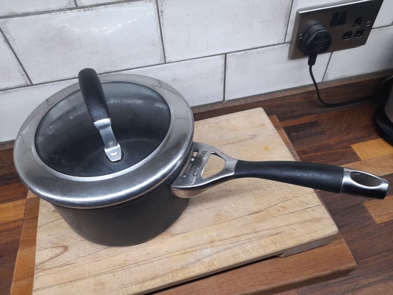 image for Circulon Hard Anodized saucepan-19cm