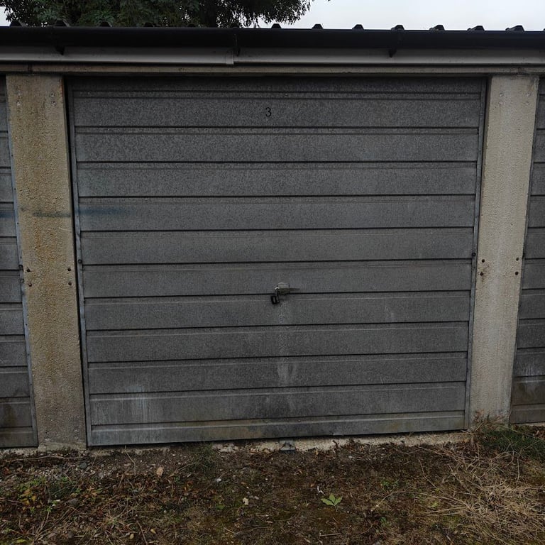 Garage/Parking/Storage to rent: Cromwell Road (r/o 35-37) Warley, Brentwood, Essex CM14 5DT