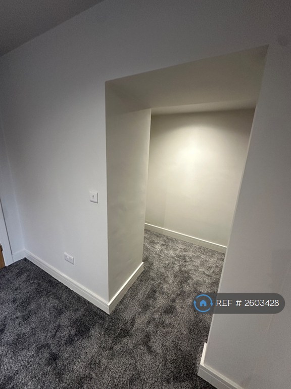 3 bedroom flat in High Street, Worksop, S80 (3 bed) (#2603428)