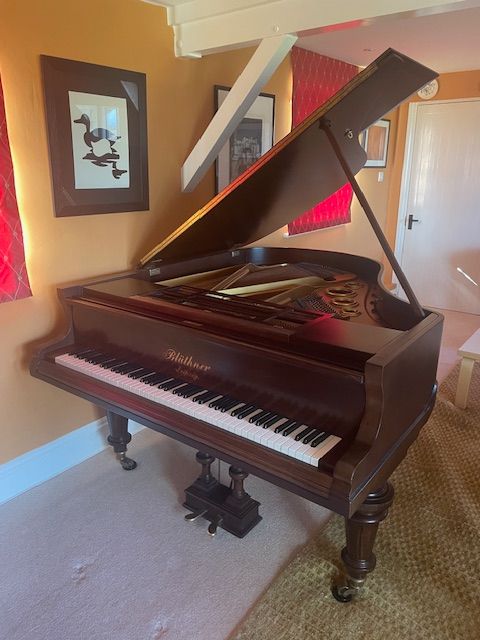 Bluthner baby grand piano (172cm, 5´8´´) from 1910. Immaculate condition, beautiful tone. 